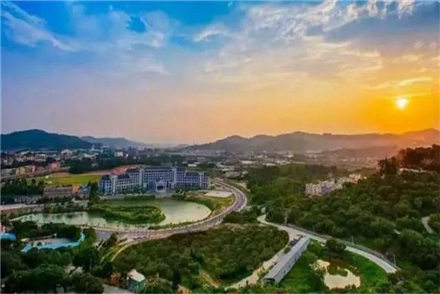 漳州龍佳山(shān)莊教育基地(dì)